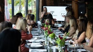 Paula Torres recebe convidados exclusivos para celebrar o final de ano no Iguatemi Brasília