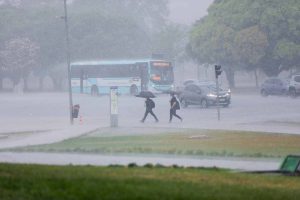 Chuvas no DF: em uma hora, choveu 40% do esperado para o mês; governo age para reparar danos