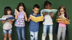 Leitura nas férias: como criar o hábito sem transformar o livro em obrigação
