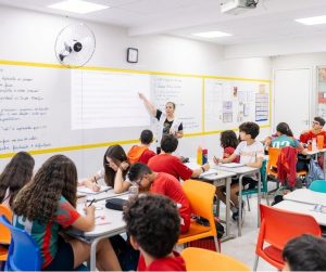 Educação bilíngue amplia habilidades cognitivas na infância