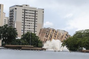 Implosão do Torre Palace ocorre com segurança e sem intercorrências