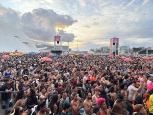 Vai curtir o Carnaval? Saiba como evitar bolhas e calos nos pés