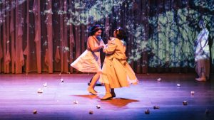 “Trilhas, Noite Cheia de Lua de Sol” encerra circulação nacional em Brasília, na Sala Martins Pena, celebrando o retorno ao território onde o espetáculo nasceu