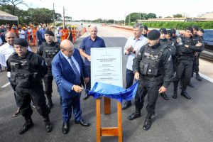 No último dia de mandato, governador inaugura viaduto e libera trechos da Epig