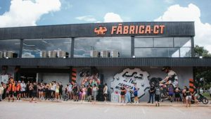 Academia inclusiva com estrutura premium chega a em Ceilândia e atrai comunidade com presença de Léo Stronda