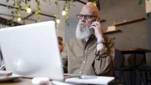 Empreendedorismo entre pessoas 60+ cresce no Brasil impulsionado por renda e propósito