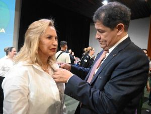 Noite de Condecorações: Sandro Avelar anfitriona entrega da Medalha Mulher Mais Segura