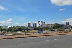 Pintura de viadutos e estruturas viárias do DF garante mais segurança no trânsito