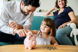Seu filho está preparado para falar sobre dinheiro? Educação financeira ganha espaço nas salas de aula