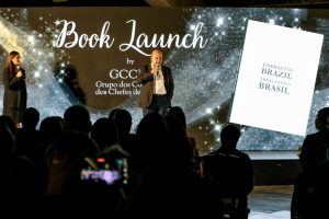 Governador participa do lançamento de livro escrito por comunidade diplomática em celebração ao Brasil