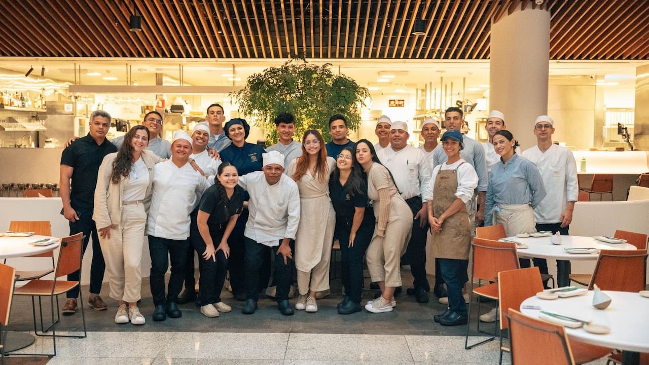 Restaurante adota escala 5×2 e testa novo modelo de gestão de jornada no setor de alimentação