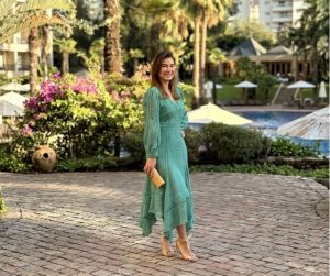 Vestido de renda brasileira chama atenção em posse no Chile
