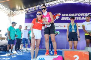 Governadora premia vencedores da Maratona Brasília 2026