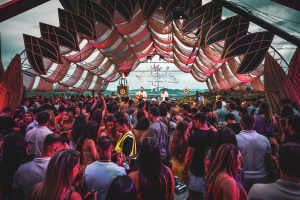 Piri Lounge celebra 3 anos e recebe Cléber & Cauan em edição especial da “Resenha”