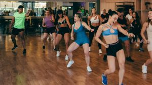 Clube.Co celebra 1 ano do Cadê Chiquita com música, gastronomia e programação especial