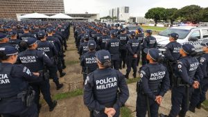 Governadora Celina Leão reduz interstício e amplia promoções na PMDF e no CBMDF