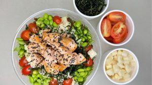 Aloha Ni Hao e Cumbuco Saladeria possuem opções de saladas para personalizar