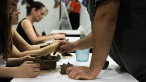 Oficinas ampliam experiência do público no 21º Salão do Artesanato