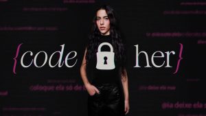 O Boticário lança movimento ‘Code Her’ para conscientizar mulheres a denunciar e agir contra crimes de  manipulação de imagens digitais