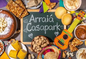 Arraiá Casapark celebra tradição junina com forró, quadrilha e cenografia assinada por Valéria Leão