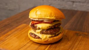 Geléia Burger celebra Dia Mundial do Hambúrguer e Dia Mundial da Batata com ações especiais em Brasília