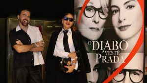 Vermelho em Cena: O Estilo Domina a Avant-Première de “O Diabo Veste Prada 2” no Casapark