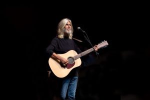 Oswaldo Montenegro traz “A Dança dos Signos” a Brasília em apresentação única