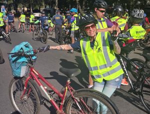 Passeio com 700 ciclistas no Eixão Sul encerra o Maio Amarelo