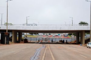 Viaduto em obras no Eixão Norte terá faixas de rolamento inferiores liberadas neste domingo (31)