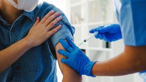 Dia Nacional da Imunização reforça importância da vacina da gripe diante do aumento de quadros respiratórios