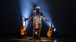 Boulevard Shopping Brasília enaltece o amor com show gratuito de Paulinho Moska