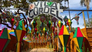 Arraial do Cordel reúne música, quadrilha e gastronomia típica em noite especial