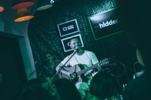 Hidden anuncia programação especial para o Dia dos Namorados com show do Acústico Navaranda