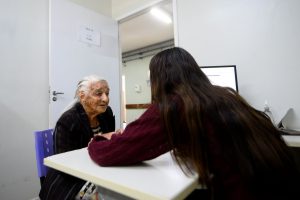 Tempo frio exige atenção redobrada com saúde de idosos