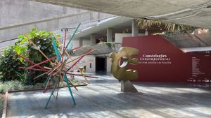 Arte feita em Brasília ganha protagonismo em grande exposição no Teatro Nacional