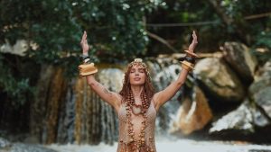 Natura Ekos anuncia parceria inédita com Anitta para Equilibrivm