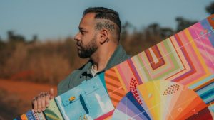 Daniel Toys realizam visita guiada pela exposição “O que nos habita” no Espaço Cultural Renato Russo