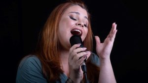 Chris Dantas leva turnê a Brasília e Rio de Janeiro em cenário para experiências que unem música, gastronomia e afeto
