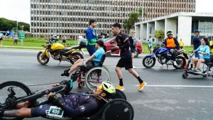 Corrida de rua aproxima pessoas com e sem deficiência e fortalece a inclusão em Brasília