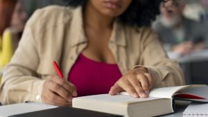 INSS solicita concurso emergencial com 2 mil vagas e salários de até R$ 9 mil; veja como se preparar,