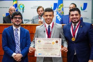 Isaque Neri recebe o título de Personalidade do Ano e Medalha Juscelino Kubitschek no Senado Federal