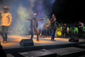 Show de sertanejo “Surra de Modão” e aulões fitness aqueceram a noite de sexta na orla de Brasília