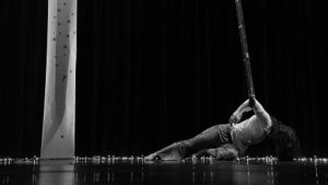 Da ginástica olímpica ao picadeiro: ex-ginasta leva ao palco trajetória artística, com POR UM TRIZ