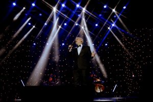 Clássicos de Frank Sinatra ganham tributo em voz e piano no Teatro Nacional