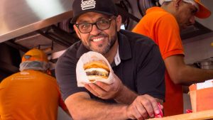 Dia do Bacon: Geléia Burger oferece 30% de desconto no combo do Cheese Bacon