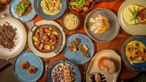 Depois de sete anos e uma coleção de prêmios, Aroma se reinventa com uma nova proposta gastronômica e 25 pratos inéditos