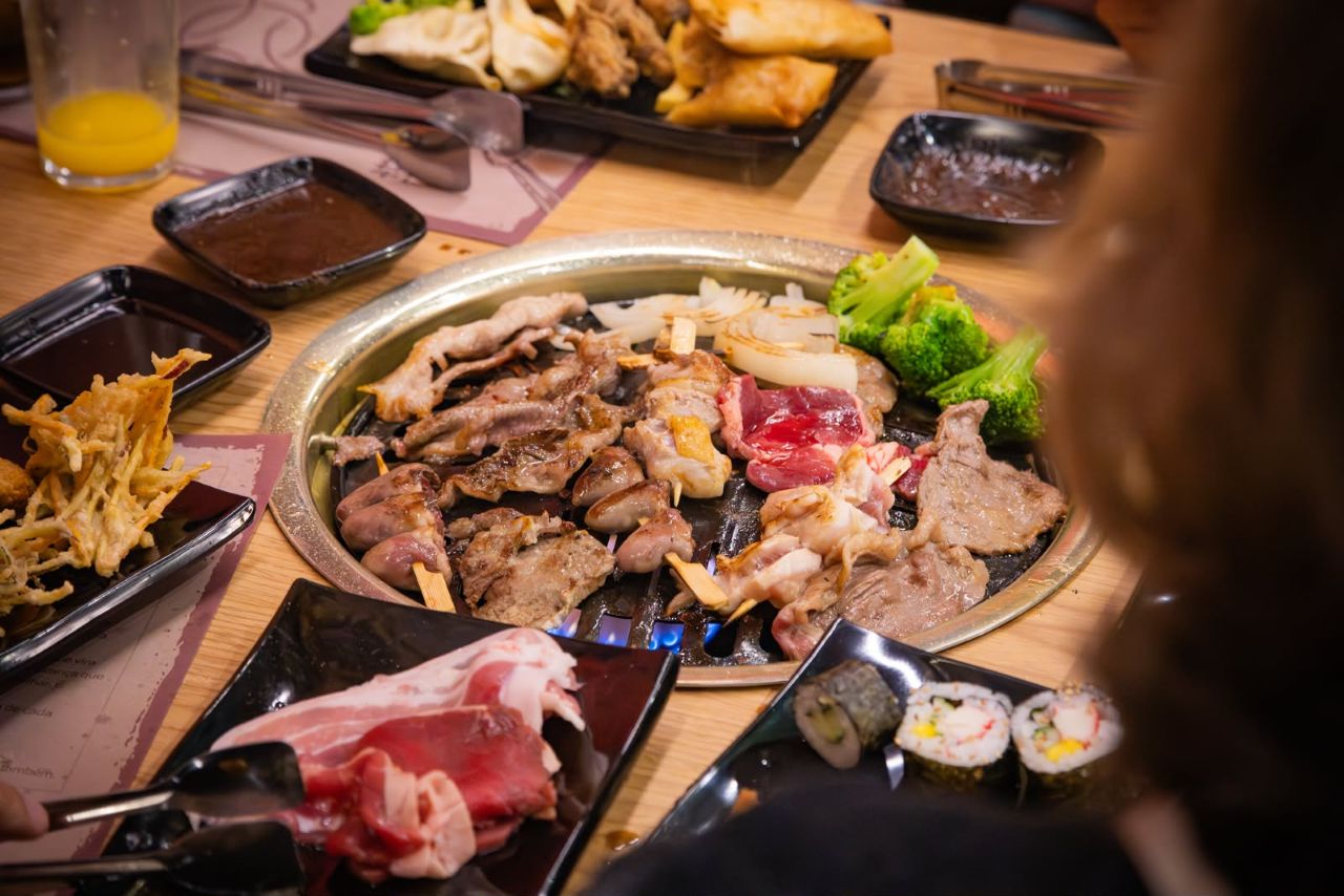 Dia do Churrasqueiro: tradição da brasa ganha sotaque japonês em Brasília