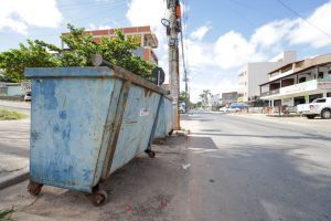 Instalação e uso de caçambas e contêineres em vias públicas do DF seguem normas específicas