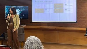 Da sala de aula às reuniões de trabalho: por que o medo de falar em público acompanha tantas pessoas?